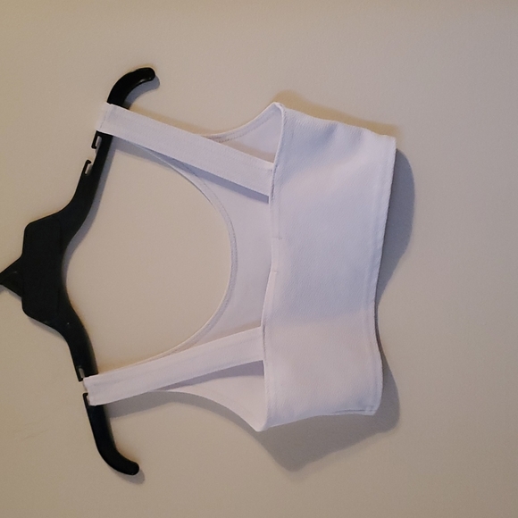 Boohoo brand white crop top with straps - Picture 4 of 4